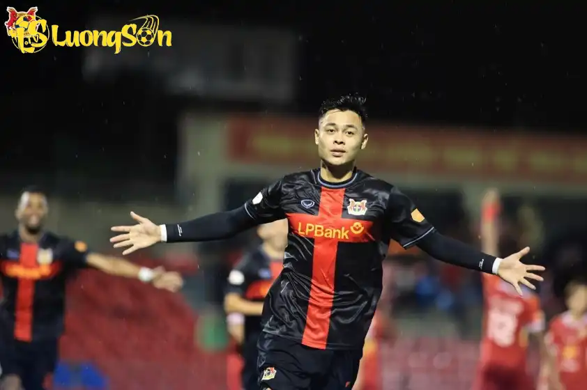 Kinh nghiệm của dàn nội binh giúp Ninh Bình ngược dòng ấn tượng (Ảnh: Ninh Bình FC) Kinh nghiệm của dàn nội binh giúp Ninh Bình ngược dòng ấn tượng