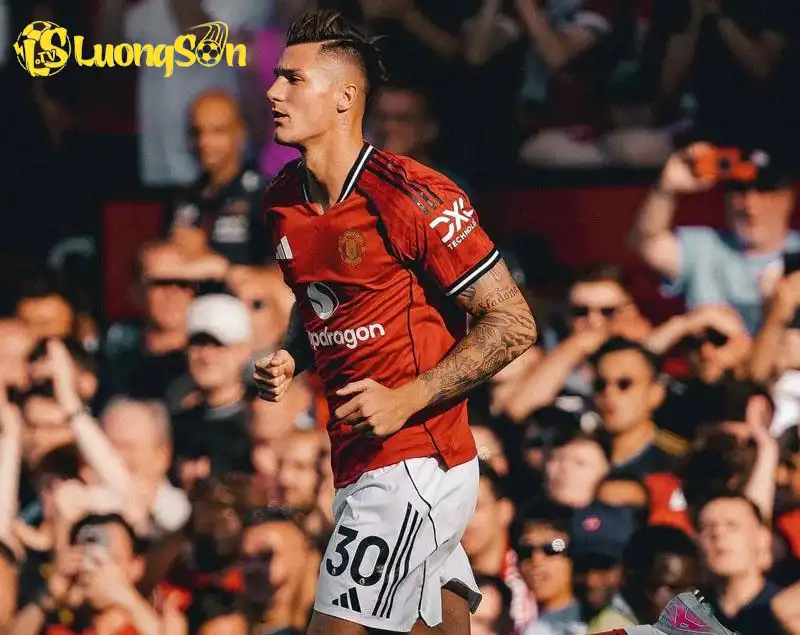 Sesko chơi không tệ dù vào sân trong quãng thời gian ít ỏi - Ảnh: @SeskoBenja Sesko chơi không tệ dù vào sân trong quãng thời gian ít ỏi