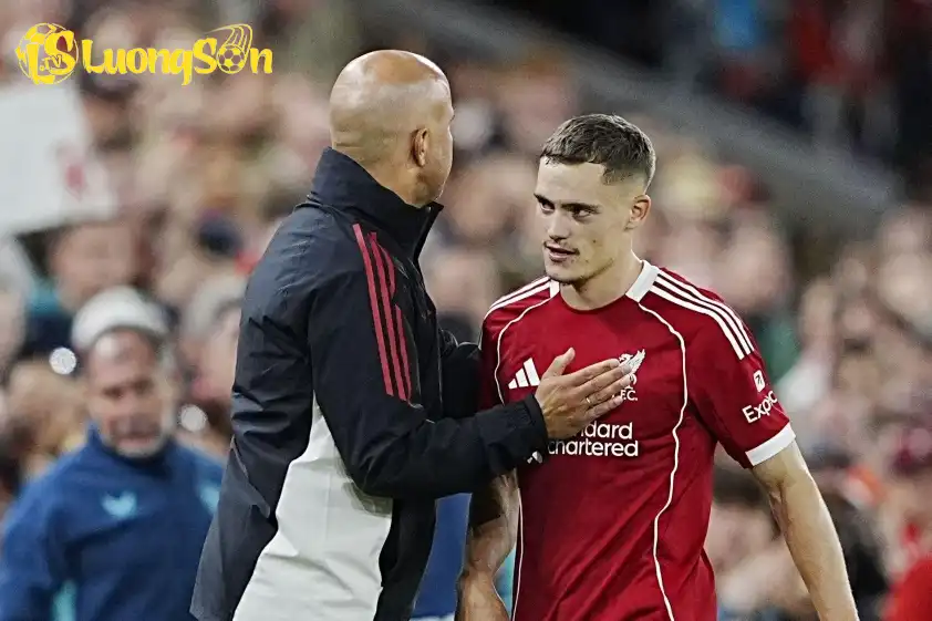 Arne Slot tin rằng Wirtz là một cầu thủ đa năng, có thể chơi mọi vị trí trên hàng công